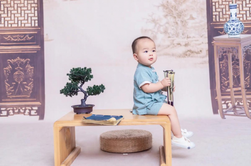 克孜勒苏柯尔克孜孕妇尖肚子和圆肚子